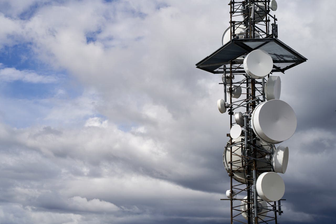 TELECOM OPERATORS & 5G CARRIERS